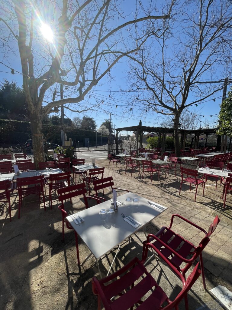 Terrasse Ensoleillée · Fenet, L'Esprit Bistrot